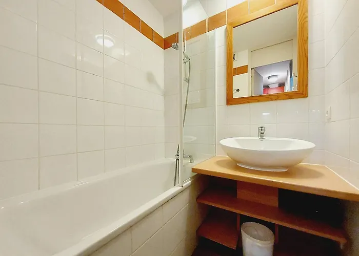 Lägenhet Confort Et Charme Avec Acces Piscine A - Fr-1-351-265 La Plagne